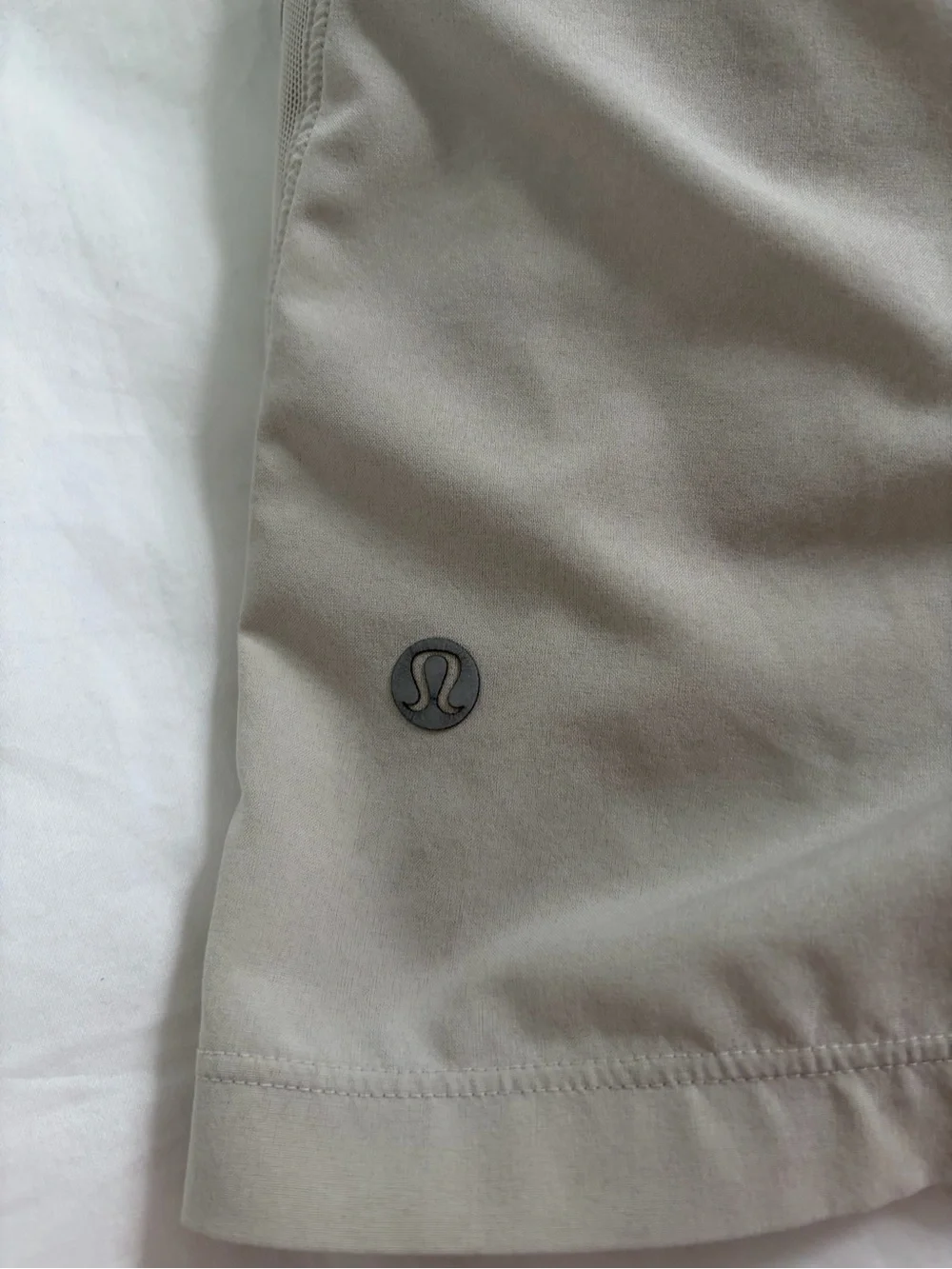 Lululemon Boys Shorts Large 12-14 Beige Athletic Zip Pockets